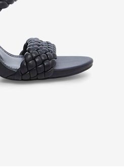 Čierne papuče na podpätku Steve Madden Tangle 9