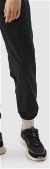Dámske teplákové nohavice typu jogger - čierne 9