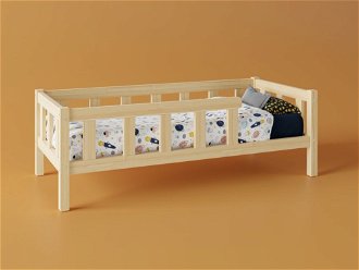 Detská postel so zábranou (plôtikom) 90x200 cm - na nožičkách