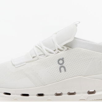 On M Cloudnova All White 5