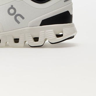 On W Cloud X White/ Black 9