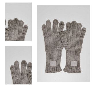 Smart gloves made of a knitted heather grey wool blend 4