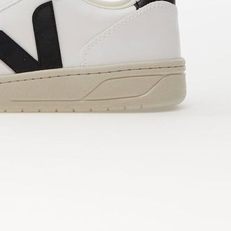 Veja V-10 CWL White/ Black 9