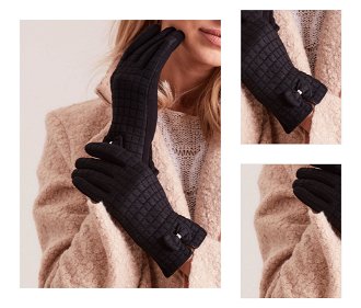 Women's black plaid gloves 3