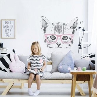 Samolepka na stenu - mačka s okuliarmi veľkosť: M, farba okuliarov: ružová