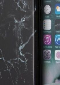 Zadný kryt Guess Marble pre iPhone SE/8/7, čierny 5